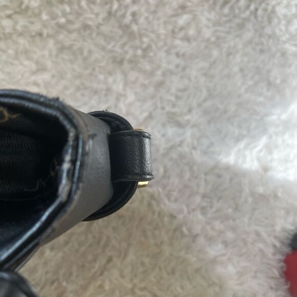 Big Buddha synthetic  smalblack satchel/ crossbody bag with gold tone hardwares. - Picture 12 of 12